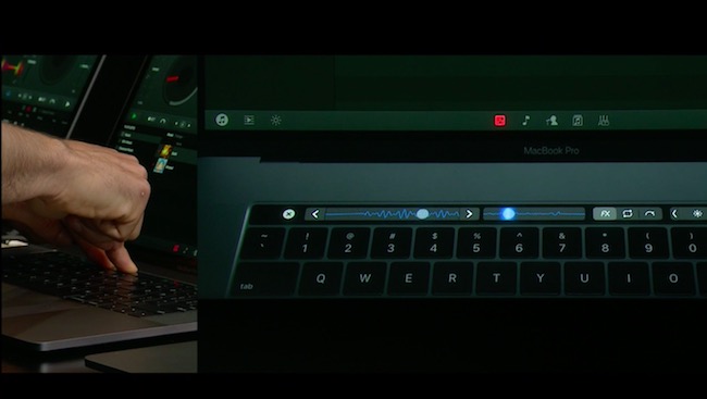 Touch Bar là điểm nhấn và thật sự đã khiến Apple Macbook Pro mới trở thành một tuyệt phẩm.