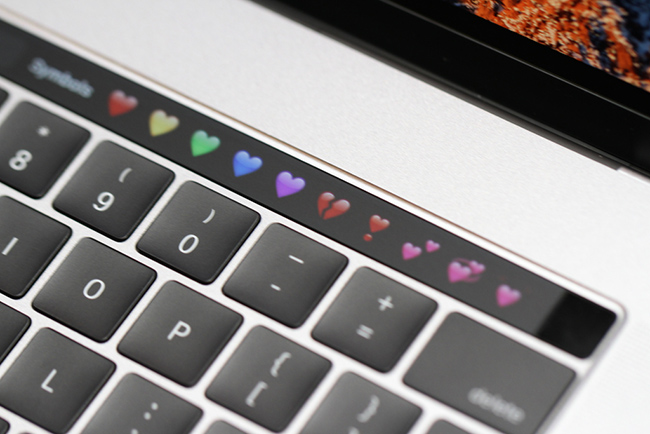 Các biểu tượng cảm xúc thể hiện đầy màu sắc và cực sinh động trên Touch Bar.