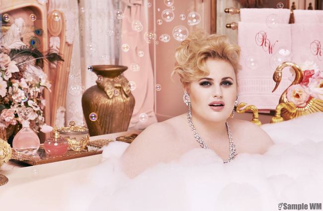 Không chỉ gây ấn tượng với tài năng diễn xuất, Rebel Wilson còn thường xuyên khoe giọng hát trời phú của mình trong các bộ phim cô thâm gia.