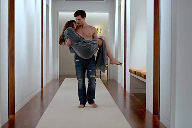 Hơn 1/5 thời lượng của Fifty Shades of Grey là cảnh nóng và khỏa thân.