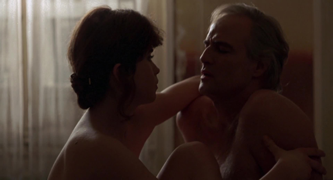 Last Tango in Paris &#40;1972&#41; khiến người xem bị ám ảnh bởi những cảnh nóng trần trụi do Marlon Brando và Maria Schneider thể hiện.