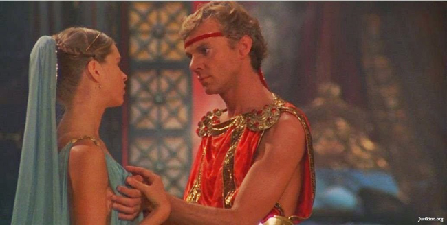 Phim khai thác cuộc sống tình dục phóng túng của hoàng đế Caligula xứ La Mã &#40;Malcolm McDowell đóng&#41;. Những cảnh nóng đồng tính, tập thể trong Caligula bị nhiều người chỉ trích là quá phản cảm.