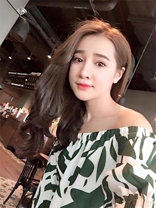 Cô nàng hot girl bánh tráng trộn ngày nào đã xinh đẹp hơn xưa rất nhiều.