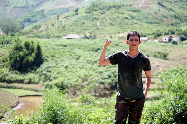 Trong phim, Võ Cảnh vào vai chàng công tử hào hoa tên Hoàng Bách. Do biến cố xảy ra, Hoàng Bách được gửi vào quân ngũ. Tại đây, anh đã dần thay đổi bản thân mình và tìm được tình yêu đích thực với cô giáo Phong Linh &#40;Angela Phương Trinh&#41;.