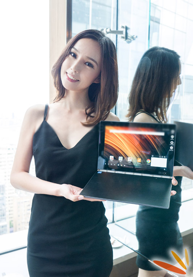 Người đẹp duyên dáng bên Lenovo Yoga Book