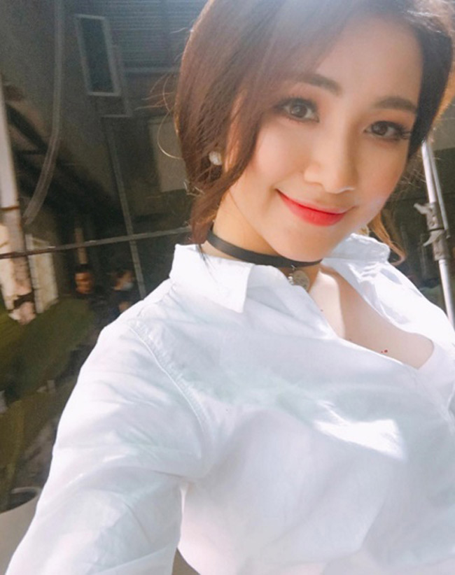 Tuy nhiên, sau 2 năm vào showbiz, ở thời điểm hiện tại, phong cách của Hòa Minzy đã ngày càng trưởng thành hơn.