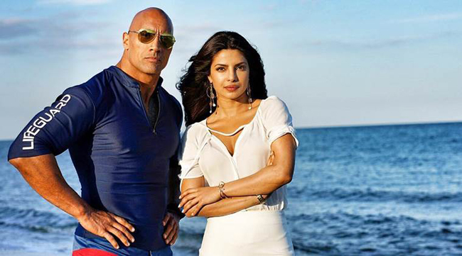 Từng đóng vai bạn gái của Dwayne Johnson trong Baywatch, Priyanka Chopra được xem là nữ diễn viên gợi cảm nhất từng đóng phim và diễn vai người tình của anh chàng khổng lồ The Rock.