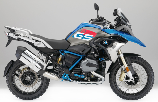 BMW R 1200 GS đời 2017 vừa được giới thiệu tại triển lãm EICMA 2016 diễn ra Milan với sự nâng cấp nổi bật cho hai phiên bản Rallye và Exclusive.