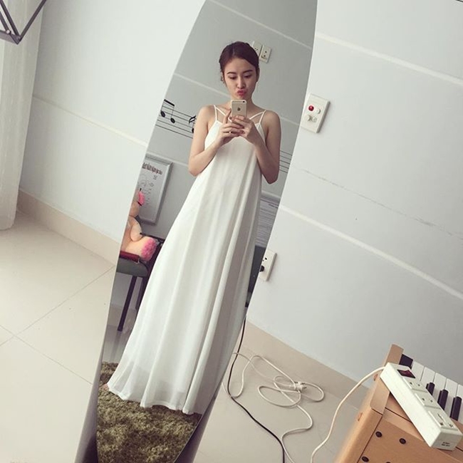 Ở nhà nhưng trang phục của Phương Trinh luôn toát ra phong cách của một fashionista.