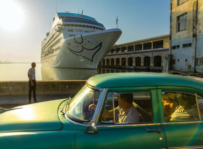 Lần đầu tiên trong lịch sử một du thuyền Mỹ đậu ở cảng Havana &#40;Cuba&#41;.