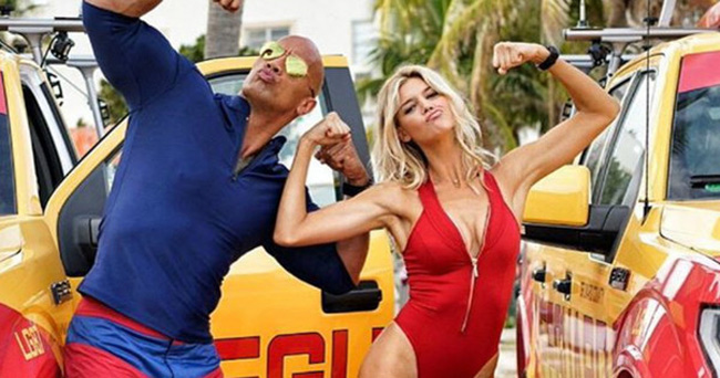 Baywatch được dựng trên series phim truyền hình cùng tên phát sóng từ năm 1989 đến 2001 tại Mỹ.