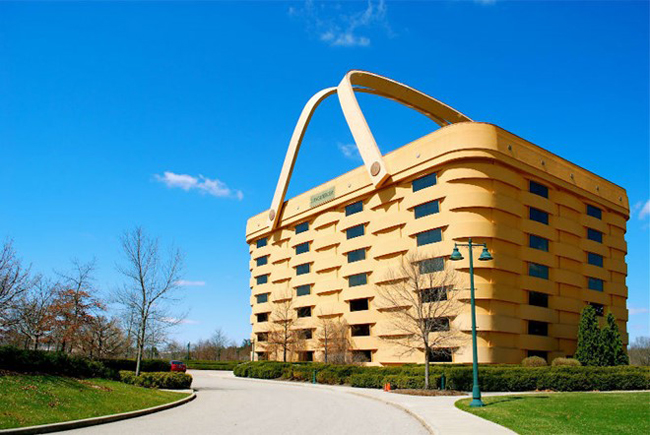 Ngôi nhà giỏ ở Basket Building, Ohio, Mỹ. Đây là trụ sở chính của một công ty chuyên sản xuất các lại làn, giỏ.