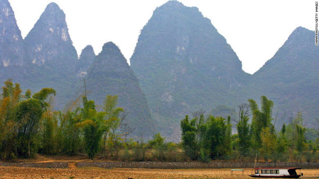 Phong cảnh tại thành phố Quế Lâm ở Trung Quốc và Thái Lan được sử dụng làm bối cảnh cho hành tinh Kashyyyk của tộc người Wookiee. Đây cũng là nơi sinh ra của nhân vật Chewbacca trong phần “Sự báo thù của người Sith”.