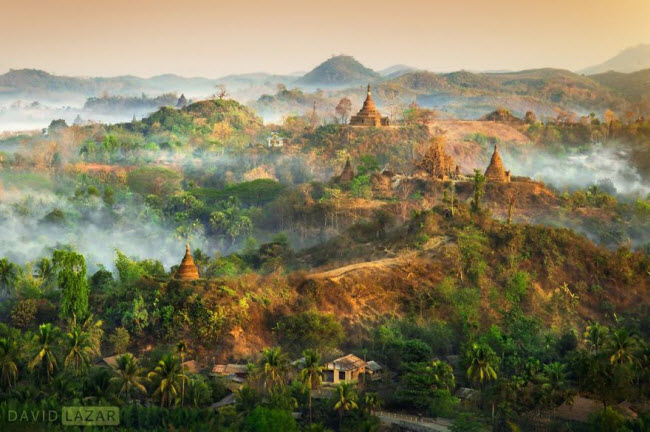 Thành phố bị lãng quên Mrauk U với những ngôi đền cổ nằm giữa rừng cây mù sương.