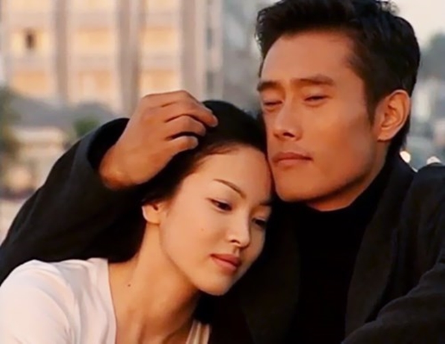 Lee Byung Hun và Song Hye Kyo từng là cặp đôi đẹp của làng giải trí Hàn Quốc. Cả hai bén duyên khi đóng chung trong “All in” năm 2003.