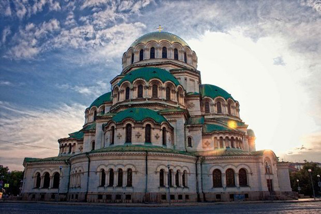 Sofia, Bulgaria

Một thủ đô khác thường được du khách gọi là &#34;Paris của phương Đông&#34; đó chính là thành phố Sofia, thủ đô của Bulgaria. Sofia được coi là một trong những thành phố vốn có nhiều điều để khám phá nhất châu Âu, nơi có rất nhiều những kiến trúc ấn tượng cả cũ và mới cùng tồn tại khắp thành phố.