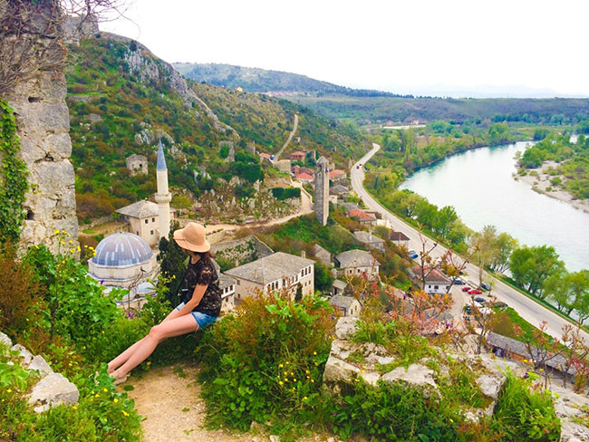 Počitelj, Čapljina, Bosnia &amp; Herzegovina

Thị trấn nhỏ xinh đẹp Počitelj của Bosnia và Herzegovina cũng là một địa điểm khá thu hút du khách với những con phố được bao quanh bởi những vách đá, những cây xanh tươi tốt và lấp lánh trong ánh nắng mùa xuân.