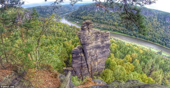 Thung lũng Elbe, Cộng hòa Czech: Thung lũng này nổi tiếng với phong cảnh đẹp và nhiều khối đá hùng vĩ để du khách ưa mạo hiểm chinh phục.