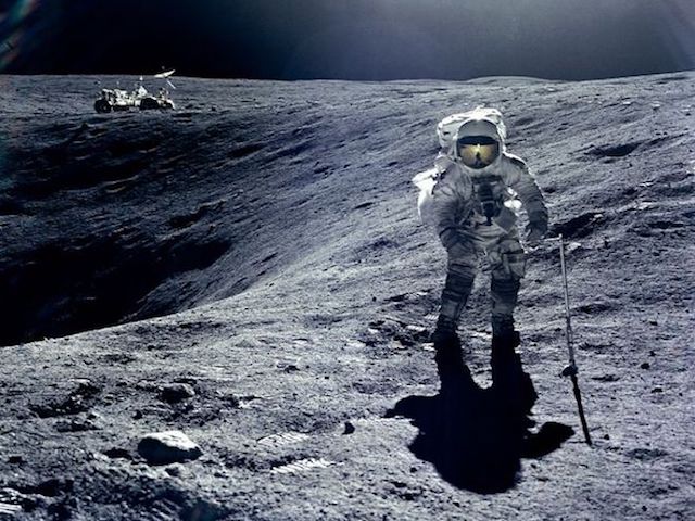Tổng thống Donald Trump: NASA phải đưa con người quay lại Mặt Trăng