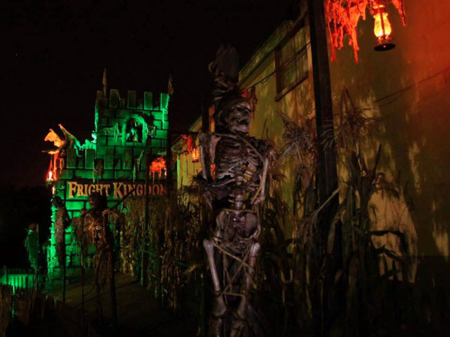 Fright Kingdom, bang New Hampshire: Đây là khu giải trí kinh dị trong nhà lớn nhất tại bang New Hampshire với 5 chủ đề khác nhau.