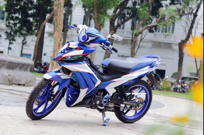 Theo chuyên trang Motohits.com, Yamaha Exciter 135 ở Việt Nam còn được biết đến với tên gọi là Yamaha New Jupiter MX ở Indonesia. Motohits.com đánh giá mẫu Exciter 135 độ của dân chơi Hà Nội này thực sự là mẫu xe “nóng” nhất và thể hiện một tầm nhìn cực kỳ tinh tế của tác giả. Ảnh Exciter 135 độ của dân chơi Hà Nội. Nguồn: Motohits.com