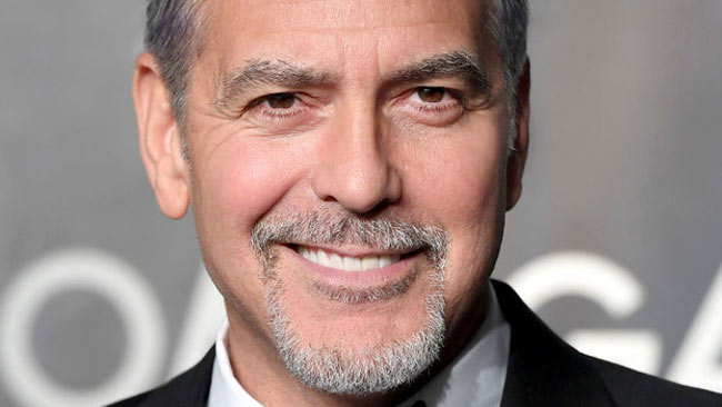 George Clooney ở vị trí thứ 7 với bộ râu được tỉa gọn.