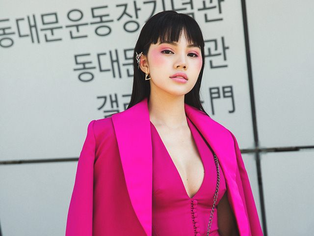 ”Tiểu thư hội con nhà giàu Việt” bơm ngực để đi Tuần lễ thời trang Seoul?