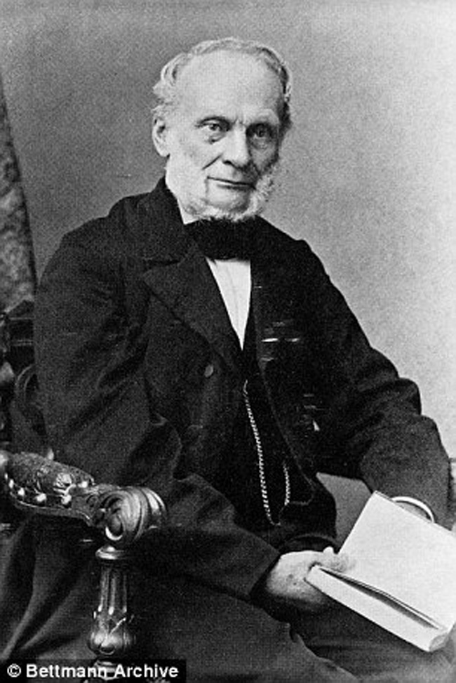 6. Rudolf Clausius &#40;IQ: 190-205&#41; là nhà vật lí người Đức đã đưa ra định luật thứ 2 về nhiệt động lực học và cũng là 1 trong những người đầu tiên đề xuất lý thuyết về các phân tử có thể được tạo thành từ các nguyên tử hoán chuyển.