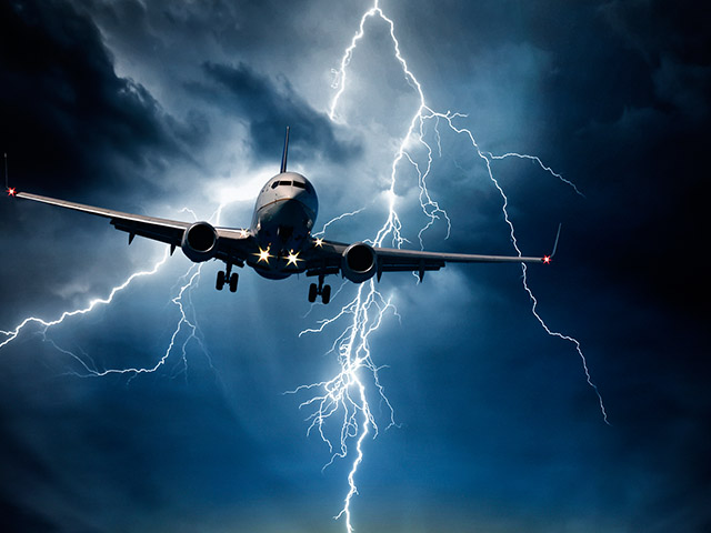 Chuyện gì sẽ xảy ra khi sét đánh trúng máy bay?