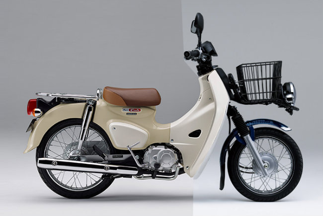 Super Cub 50 có các màu vàng lê, màu xám tro, màu bạc kim loại ánh trăng, màu xanh lá cây kim loại, màu xanh da trời kim loại. Super Cub 110 có màu xanh sóng kim loại, màu trắng cổ điển, màu xám tro, màu xanh lá cây kim loại, màu xanh da trời kim loại. Phiên bản Pro của cả hai mẫu Super Cub đều có màu xanh đêm. Ảnh 2018 Honda Super Cub 50/110 màu xám tro.