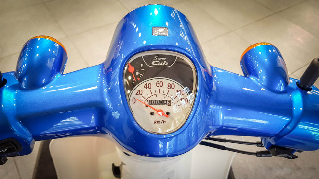 Cụm hộp số này có nhiều thay đổi về bố trí so với phiên bản Super Cub thế hệ trước.