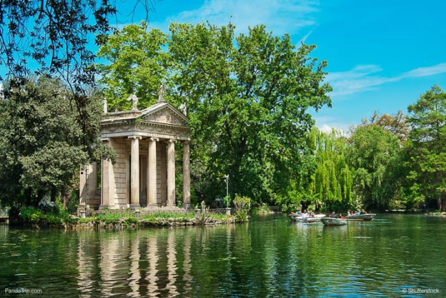 Công viên Villa Borghese, Rome, Italia: Thành phố Rome nổi tiếng với nhiều tòa nhà và phong cảnh đẹp. Một trong số này là công viên Villa Borghese với diện tích rộng 80 ha cùng không gian xanh tuyệt đẹp. &nbsp;Nơi đây cùng có nhiều tác phẩm kiến trúc và nghệ thuật theo phong cách phục hưng cổ điển ở Italia.