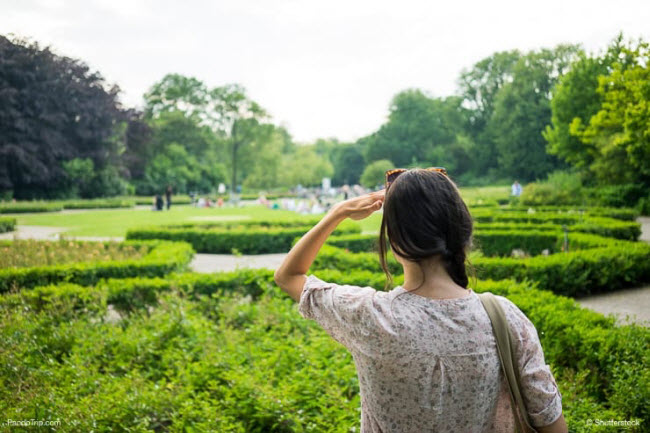 Công viên Vondelpark, Amsterdam, Hà Lan: Được thành lập từ những năm 1960, công viên là không gian sinh hoạt ngoài trời dành cho người dân địa phương và du khách. Cách tốt nhất để khám phá công viên này là đạp xe, vì nơi đây có nhiều lối đi dẫn bạn tới các hồ nước, vườn hoa và điểm trưng bày nghệ thuật.