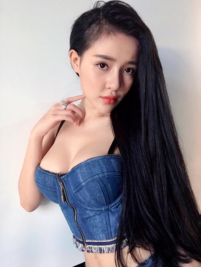 Hot girl sinh năm 1998 cho biết, cô đau tưởng chết đi sống lại khi phẫu thuật nâng vòng ba.