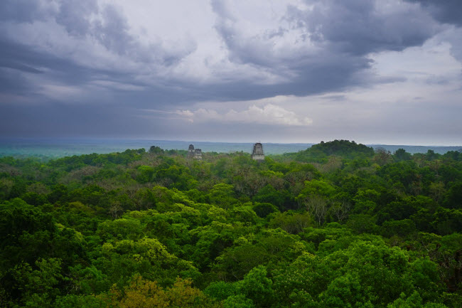 Vườn quốc gia Tikal, Guatemala: Đạo diễn George Lucas đã sử dụng địa điểm này để làm bối cảnh cho phần đầu tiên của bộ phim Chiến tranh giữa các vì sao. Khu vực này nằm trên một trong những di tích của nền văn minh Maya từ thế kỷ thứ 6 trước công nguyên đến thế kỷ thứ 10 sau công nguyên.