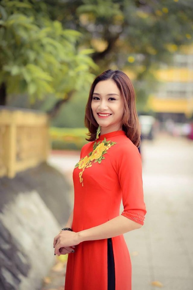 Dù không phải mẫu cô gái “chân dài sexy”, vợ chưa cưới của Doãn Quốc Đam lại “đốn tim” người đối diện bằng nụ cười rất hiền của mình.