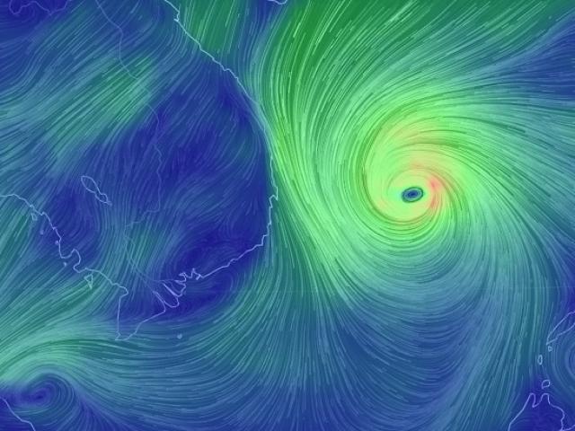 Bão số 12 tăng cấp chóng mặt, biển động dữ dội