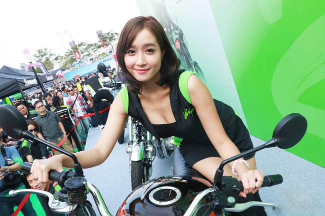 Nét đẹp quyến rũ bên xế mới của Kawasaki.