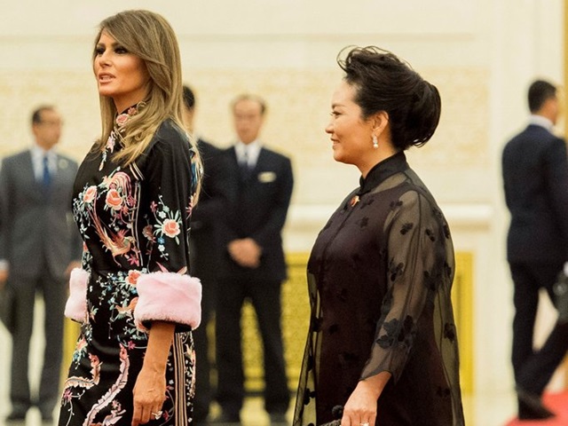 Thăm châu Á chục ngày, vợ đẹp của Tổng thống Trump chi bạc tỷ cho váy áo