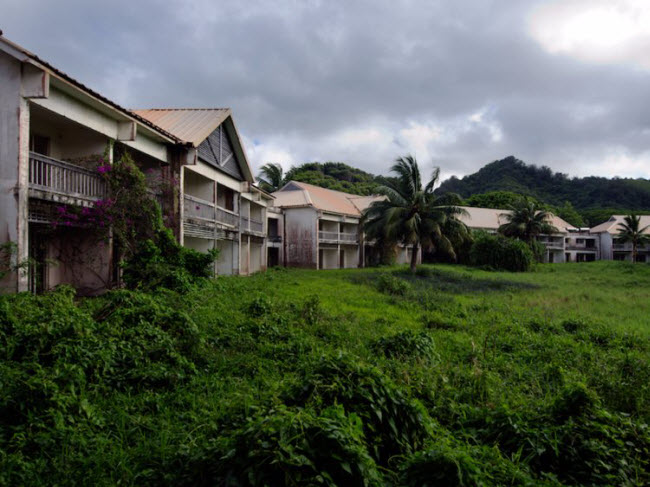 Khách sạn Sheraton Rarotonga, Quần đảo Cook: Khu&nbsp;nghỉ dưỡng bỏ hoang này được cho là có mối quan hệ với mafia.