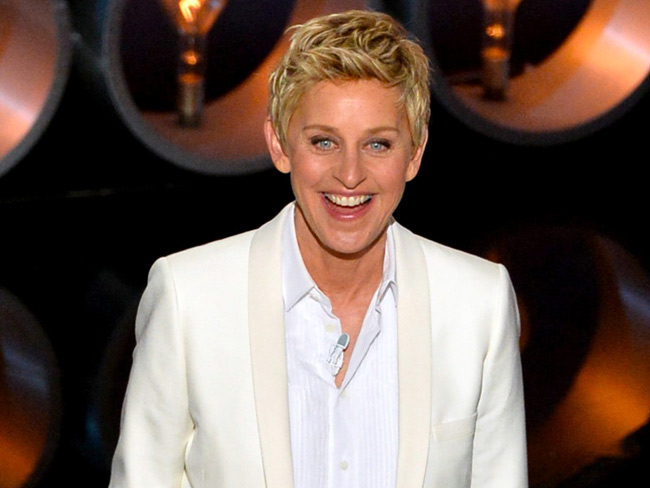 1. Ellen DeGeneres là 1 trong những diễn viên hài, người dẫn chương trình thành công bậc nhất trong lịch sử Hollywood, đồng thời là người chủ trì chương trình truyền hình nổi tiếng “The Ellen DeGeneres Show”. Tài sản ròng của Ellen khoảng 400 triệu USD. Cô từng gia nhập trường Đại học New Orleans, nhưng bỏ dở chỉ sau 1 học kỳ.