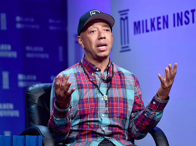 5. Russell Simmons, nhà sáng lập công ty sản xuất nhạc Def Jam nổi tiếng, tác giả sách bán chạy nhất, doanh nhân thành công trên nhiều lĩnh vực và là nguồn cảm hứng cho nhiều người. Tài sản ròng của Simmons khoảng 340 triệu USD. Ông từng bỏ dở chương trình học ở trường Đại học City College of New York.