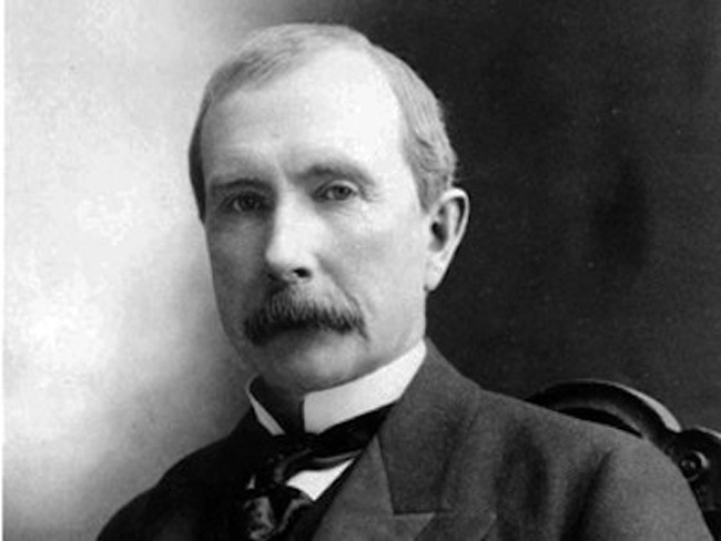 11. John D. Rockefeller được mệnh danh là 1 trong những người giàu có nhất mọi thời đại chưa từng theo học chương trình đào tạo giáo dục cấp cao. Tài sản ròng của ông khoảng 340 tỷ USD &#40;tính theo mệnh giá hiện nay&#41;.