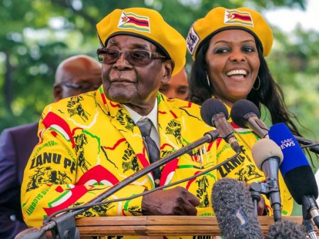 Tổng thống Zimbabwe 93 tuổi mất hết quyền lực sau một đêm?