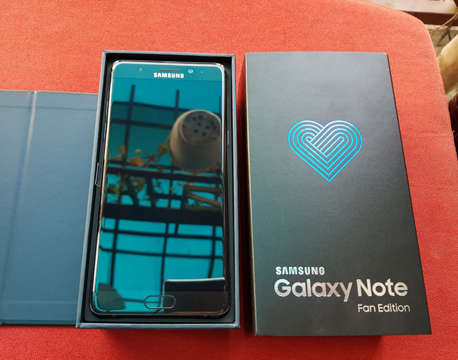 Được trang bị những tính năng cao cấp của dòng Galaxy Note, Note FE là một lựa chọnbất ngờ và thú vị cho Note fan tại Việt Nam