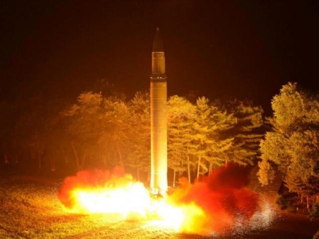 Chuyên gia ”sốc” với tên lửa mạnh chưa từng có Triều Tiên vừa phóng