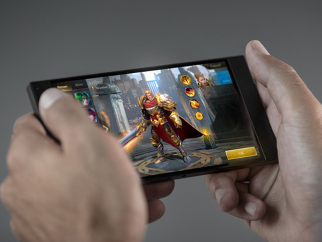 Video mở hộp smartphone chơi game Razer Phone