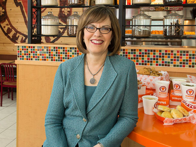 Bữa sáng của Popeyes CEO Cheryl Bachelder phụ thuộc vào việc cô ấy đi du lịch hay không. Cheryl cho biết cô thích ăn bột yến mạch nghiền khi cô ấy ở nhà, và thịt xông khói, trứng chiên giòn cùng với bánh mì nướng khi cô ấy đang di chuyển. Ngoài ra có thể thêm một tách cà phê.