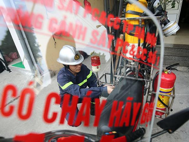Cận cảnh xe chữa cháy siêu nhỏ, lần đầu xuất hiện ở Hà Nội
