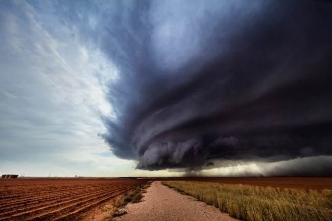 Một trận bão quét qua vùng ngoại ô thành phố Lamesa, bang Texas, Mỹ.